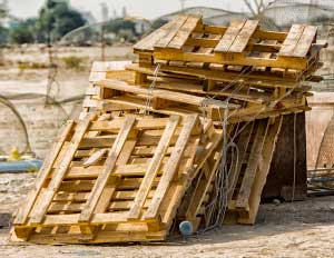 Pallet recyclers: recycle your used wood and plastic pallets with Direct Supply